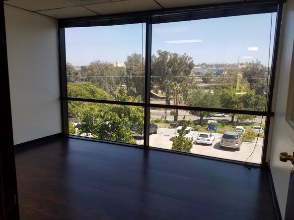 EXECUTIVE OFFICE, EXCEPTIONAL BUILDING.